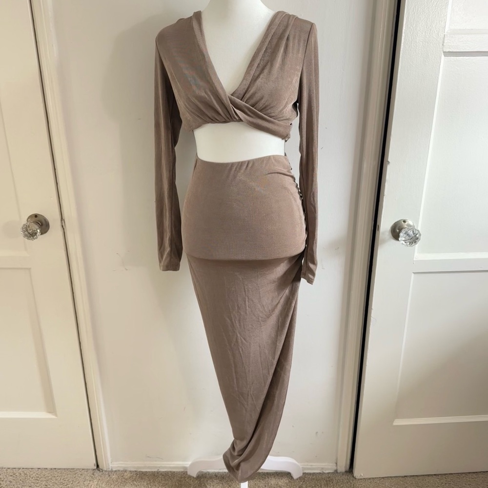 Two Piece Crop Long Sleeve Skirt Set